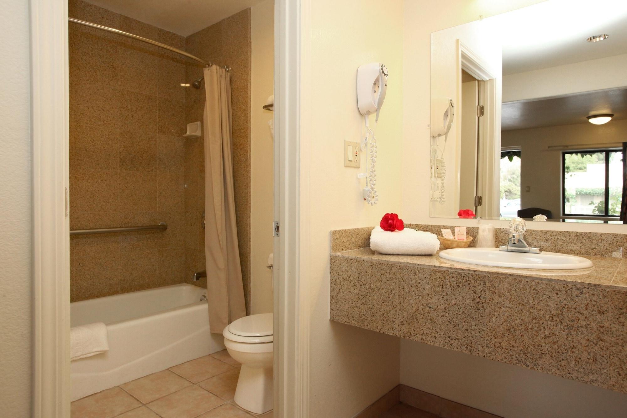 Monterey Oceanside Inn Room photo